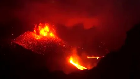 Aeroportul din Bali a fost închis din cauza erupției unui vulcan