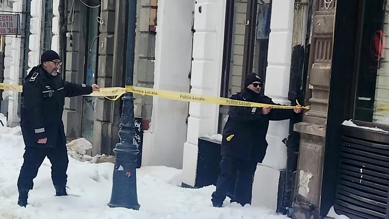 S-a trezit și Poliția Locală, la aproape o săptămână de la marea ninsoare din Capitală: „Zăpada care nu este curățată la timp se transformă în ghețuș”