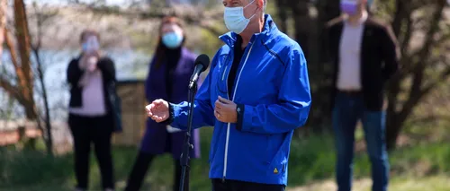 Cât costă geaca purtată de Klaus Iohannis la ecologizarea din Parcul Văcărești, de Ziua Pământului