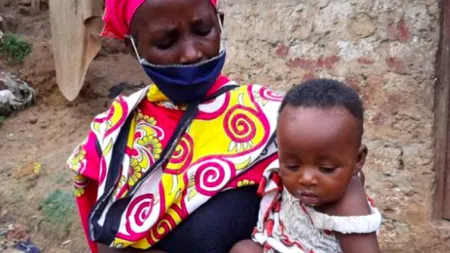 SFÂȘIETOR. Rămasă fără serviciu în pandemie, o văduvă din Kenya le-a gătit pietre celor 8 copii ai săi. Femeia primește ajutor după ce cazul ei a fost mediatizat