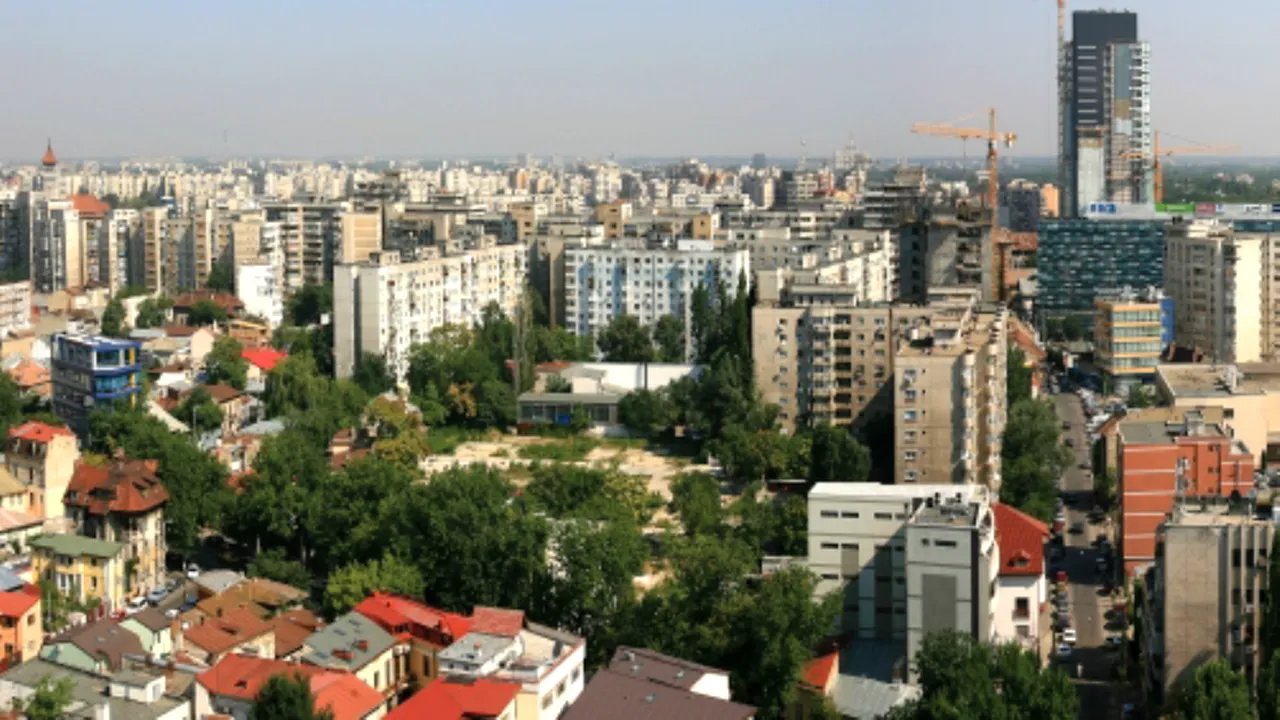 Câți ani trebuie să muncească un român, un ungur sau un francez pentru a-și cumpăra un apartament de 50 de metri pătrați în capitală