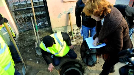 Fetița de cinci ani care a căzut într-o canalizare din Medgidia a fost scoasă, ea scăpând nevătămată