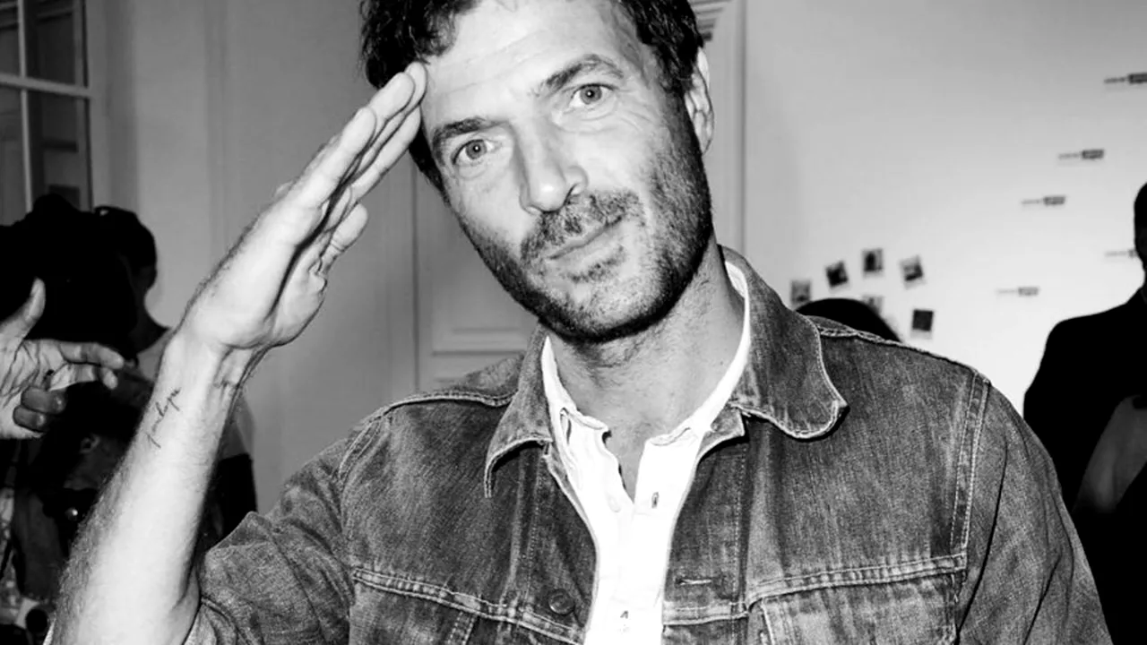 Tragedie în lumea muzicii: Un muzician premiat cu Grammy a murit după ce a căzut de la fereastra unui bloc din Paris