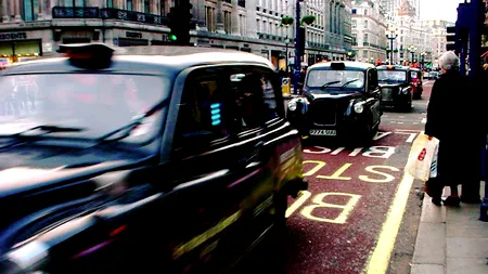 Pedeapse pe măsură pentru 9 români care forțau tinere să se prostitueze la Londra
