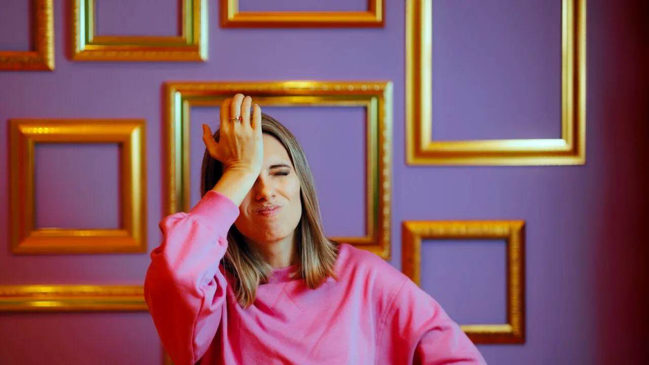 Motivul pentru care ne amintim fiecare vers dintr-un cântec, dar uităm de ce am intrat într-o cameră