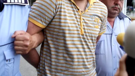 Doi slovaci au încercat să înșele un pensionar bucureștean. Suma promisă era 10.000 de dolari. Polițiștii i-au prins în scara blocului