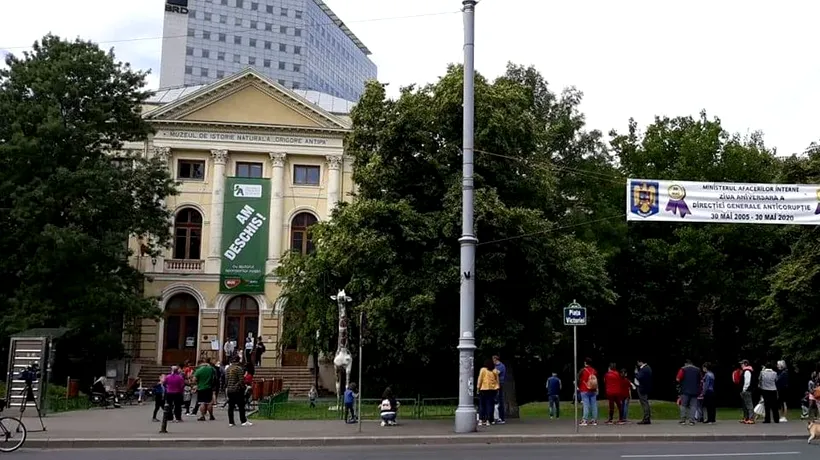 RELAXARE. Muzeul Antipa, luat cu asalt de vizitatori în ziua redeschiderii