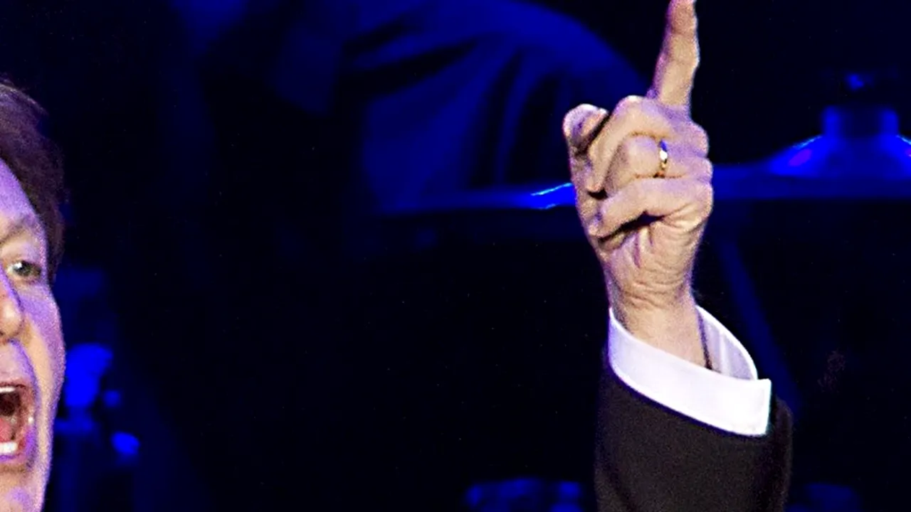 CEL MAI BOGAT CÂNTĂREȚ DIN LUME. And the winner is...