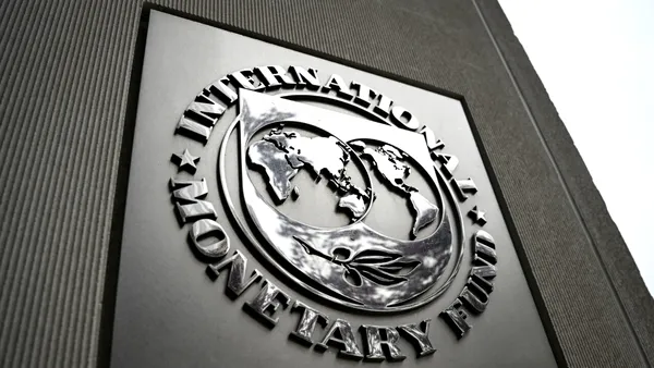 RECOMANDĂRILE FMI pentru România: Renunțarea la cota unică de impozitare a veniturilor, creșterea TVA, a accizelor și a impozitului pe dividende