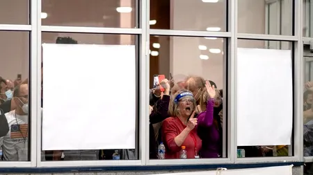 Cum se numără voturile în America, imagini VIDEO de necrezut din Detroit! Donald Trump, șocat: „Au fost blocate ferestrele!”