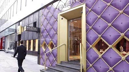 OUĂLE FABERGÃ‰, create de rusul PETER CARL FABERGÃ‰, printre bijuteriile preferate ale Reginei Elisabeta a II-a