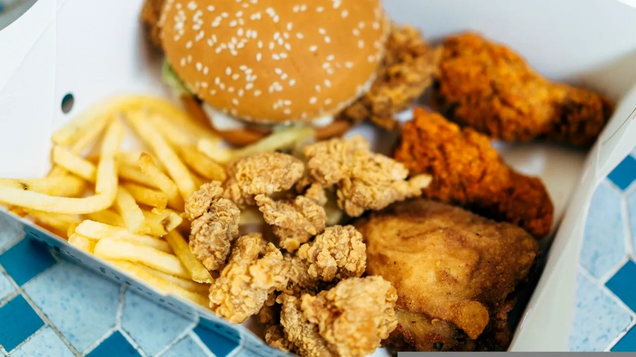 Cel mai cunoscut nutriționist italian dezvăluie care sunt TOP 7 alimentele care ar trebui evitate! Unul dintre ele este adorat de români!