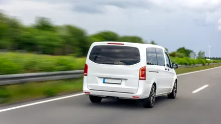 (P) Cât rezistă suspensia dubei fără perne ajutătoare auto și ce pierzi dacă amâni