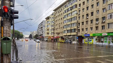 VIDEO. Inundații în București, după precipitațiile abundente de vineri seară