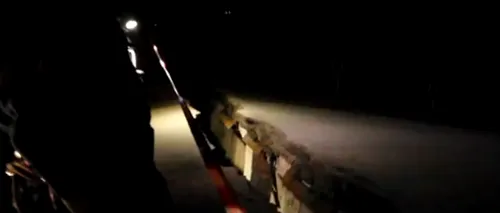 Un pod de două sute de metri construit peste râul Strei s-a rupt, iar două mașini au rămas suspendate pe acesta - VIDEO - FOTO