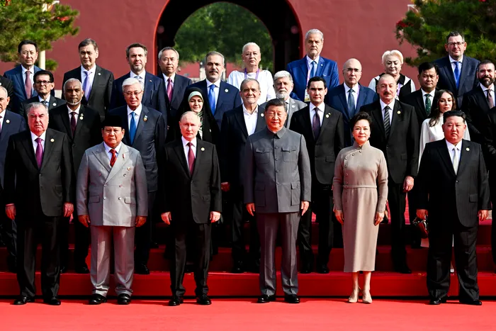 Viorica Dăncilă, în poză de grup, alături de Kim Jong Un, Vladimir Putin și președintele chinez Xi Jinping FOTO:Mediafax