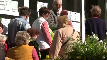 Pensionarii, în număr mare la ușa primăriei din Galați, pentru 30 de lei ajutor la încălzire: „Noi murim de foame”