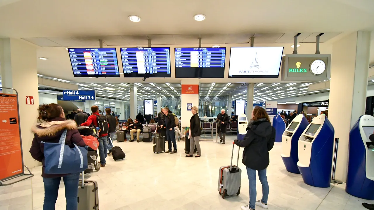 SUB ACOPERIRE. Care este metoda folosită de românii din Italia pentru a intra în țară/ Ce măsuri sunt luate pentru pasagerii care vin din zone ce nu sunt în cod roșu