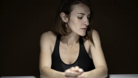 O badantă româncă din Italia a devenit VICTIMA unui escroc sentimental. Femeia a pierdut 23.000 de euro