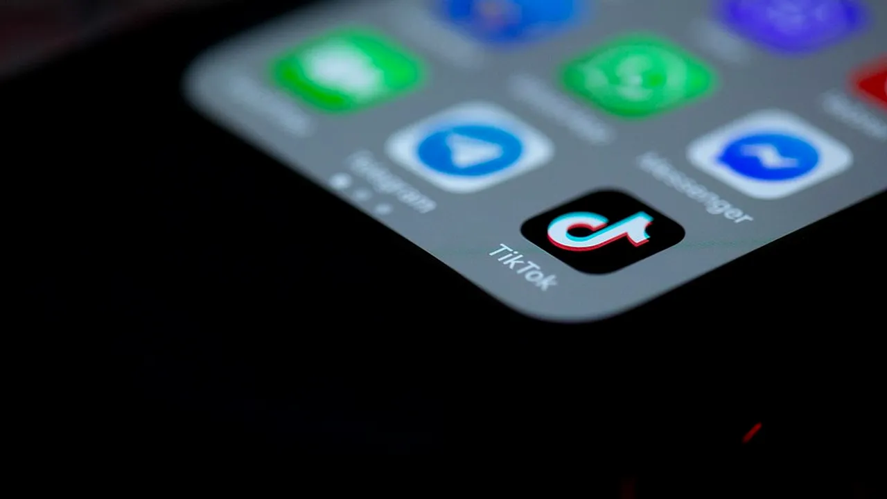 Cum te urmărește TikTok chiar dacă nu ai descărcat aplicația. Informațiile colectate ajung în China