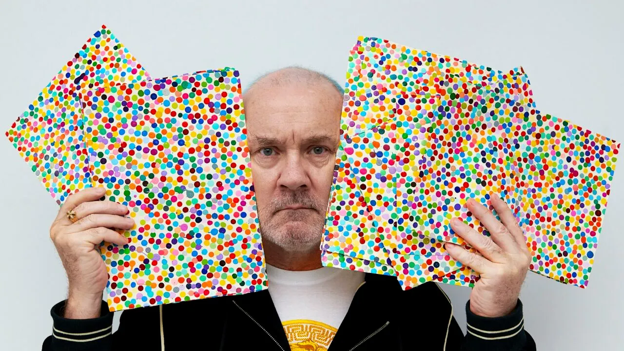 Damien Hirst prezintă la Londra prima sa expoziţie de NFT-uri și va arde în cadrul acestui eveniment o parte dintre picturile sale