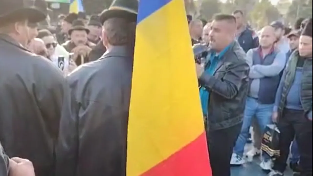 Sute de CIOBANI protestează în Piața Victoriei: Solicităm Guvernului să interzică eutanasierea ovinelor ca modalitate de eradicare a unei boli