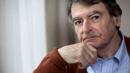 David Lodge: Când începi un roman, te gândești la el tot timpul. Cele mai bune idei îți vin când te bărbierești, nu când stai la birou