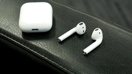 Un utilizator a înghițit din greșeală una dintre căștile AirPods. Dispozitivul, funcțional după ce a fost eliminat pe cale naturală