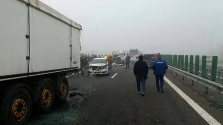 Peste 100 de salvatori au intervenit după carambolul de pe Autostrada Soarelui