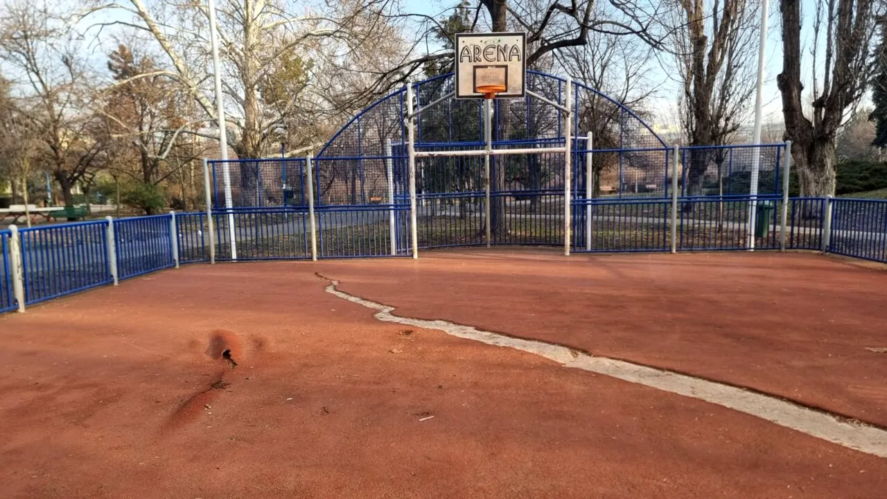 Terenurile de sport din parcurile bucureștene vor intra în reparații. Cât vor dura lucrările