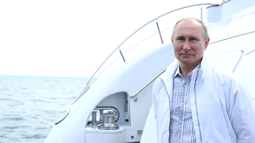 Un superiaht misterios, în valoare de 700 de milioane de dolari, este blocat într-un port toscan. „Toată lumea îl numește iahtul lui Putin, dar nimeni nu știe al cui este”