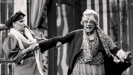 Seară magică la Caracal. Doamnele Teatrului românesc, pe aceeași scenă: Maia Morgenstern, Carmen Tănase, Adriana Trandafir și Manuela Hărărbor au fermecat publicul. IMAGINI DE EXCEPȚIE