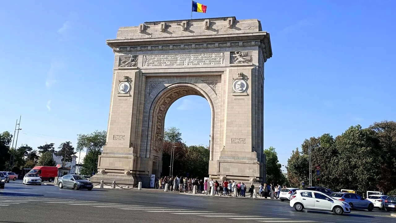 ARCUL DE TRIUMF are o istorie la fel de zbuciumată ca România