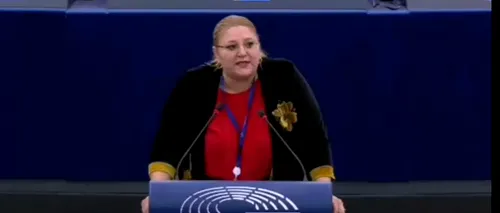 Suveranista Diana ȘOȘOACĂ în <i class='ep-highlight'>Parlamentul</i> <i class='ep-highlight'>European</i>: Dumnezeu nu e vaccinat. Încetaţi cu această dictatură!