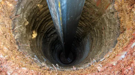 Au mers să caute hidrocarburi. Ce au descoperit la 1 km adâncime ar putea SALVA omenirea