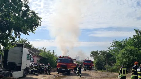 Incendiu în sudul Capitalei | Pompierii intervin de urgență cu 12 autospeciale