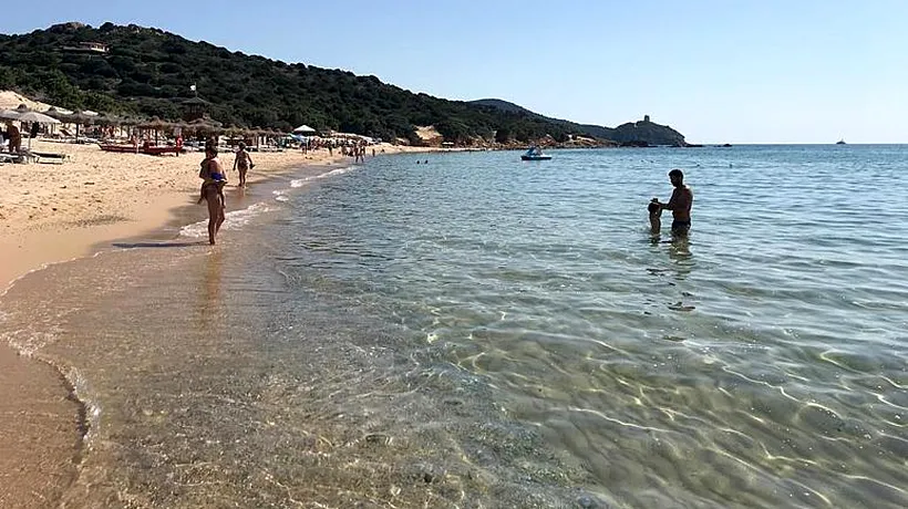 Un turist francez a fost amendat cu 1.000 de euro pentru că a furat nisip de pe o plajă din Sardinia