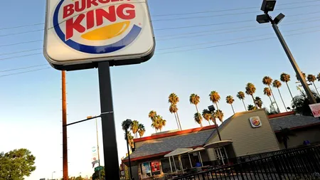 Burger King s-a angajat să nu mai folosească ouă și carne de la animale care au fost crescute în cuști