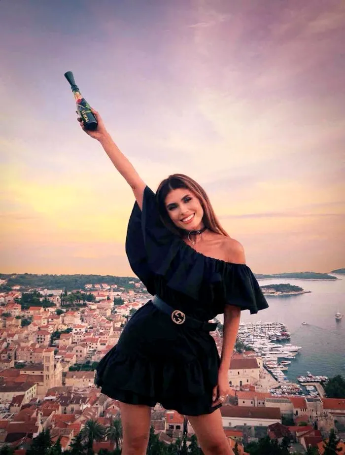 Sursa foto: Facebook/Sanziana Negru