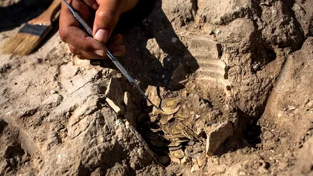 Sute de monede de 24 de carate, săpate în perioada Califatului Abbasid, descoperite în Israel de adolescenți