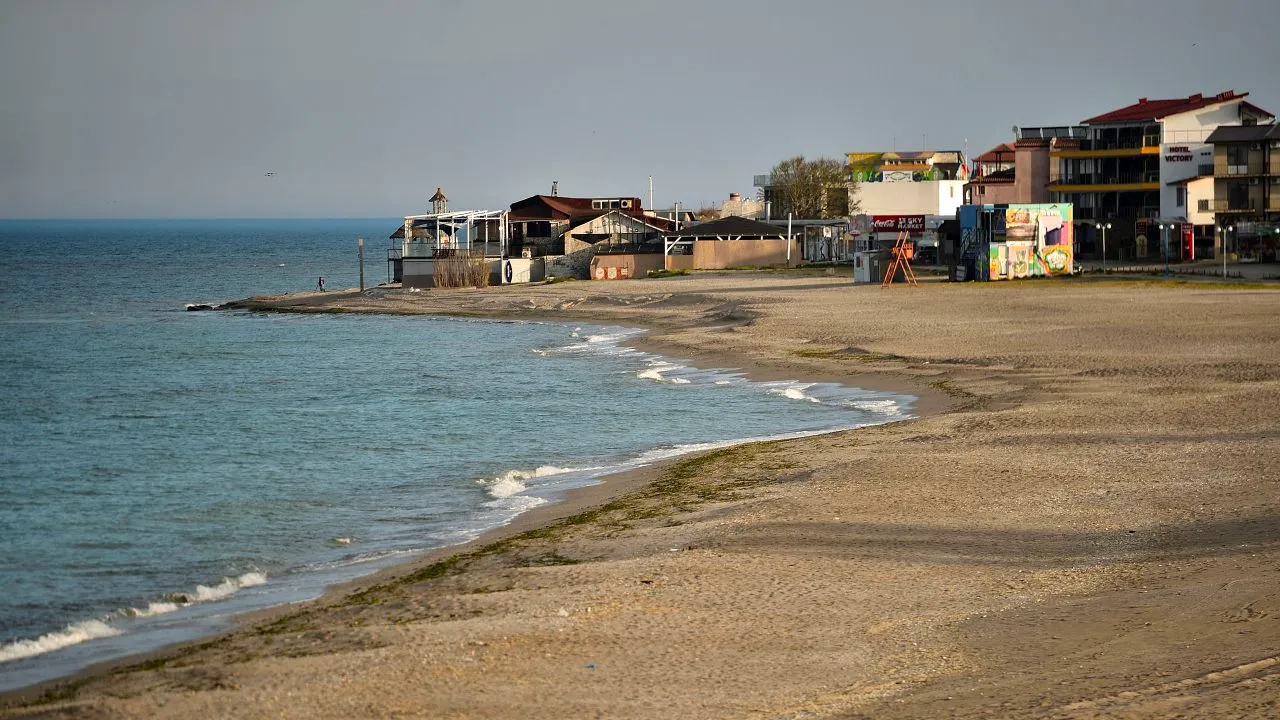 Întâmplare şocantă în Vama Veche. Turistă: ”O fată dezbrăcată şi sângerândă urla pe trotuar. Cel mai probabil îi dăduseră drogul violului“