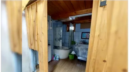 Garsonieră de 14 metri pătrați, cu patul deasupra băii, scoasă la închiriere în Cluj / Cât cere proprietarul