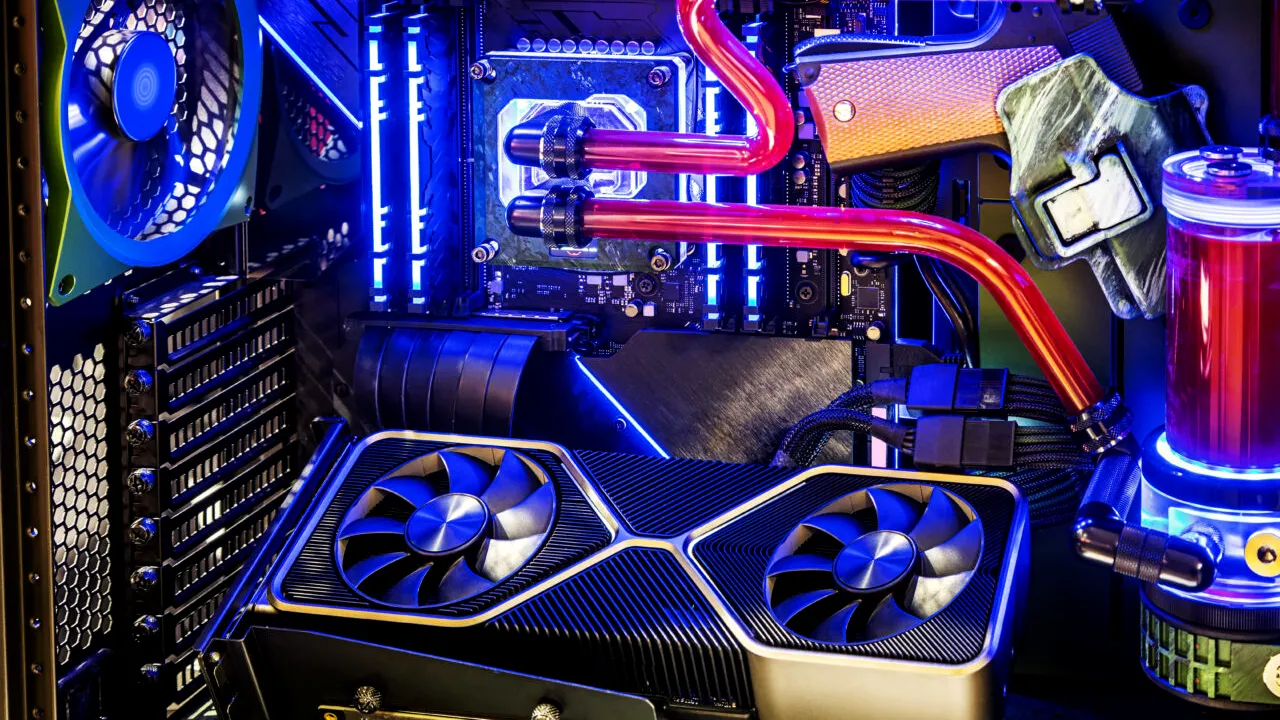 VIDEO | PC răcit cu „SÂNGE uman real”, oferit la un eveniment