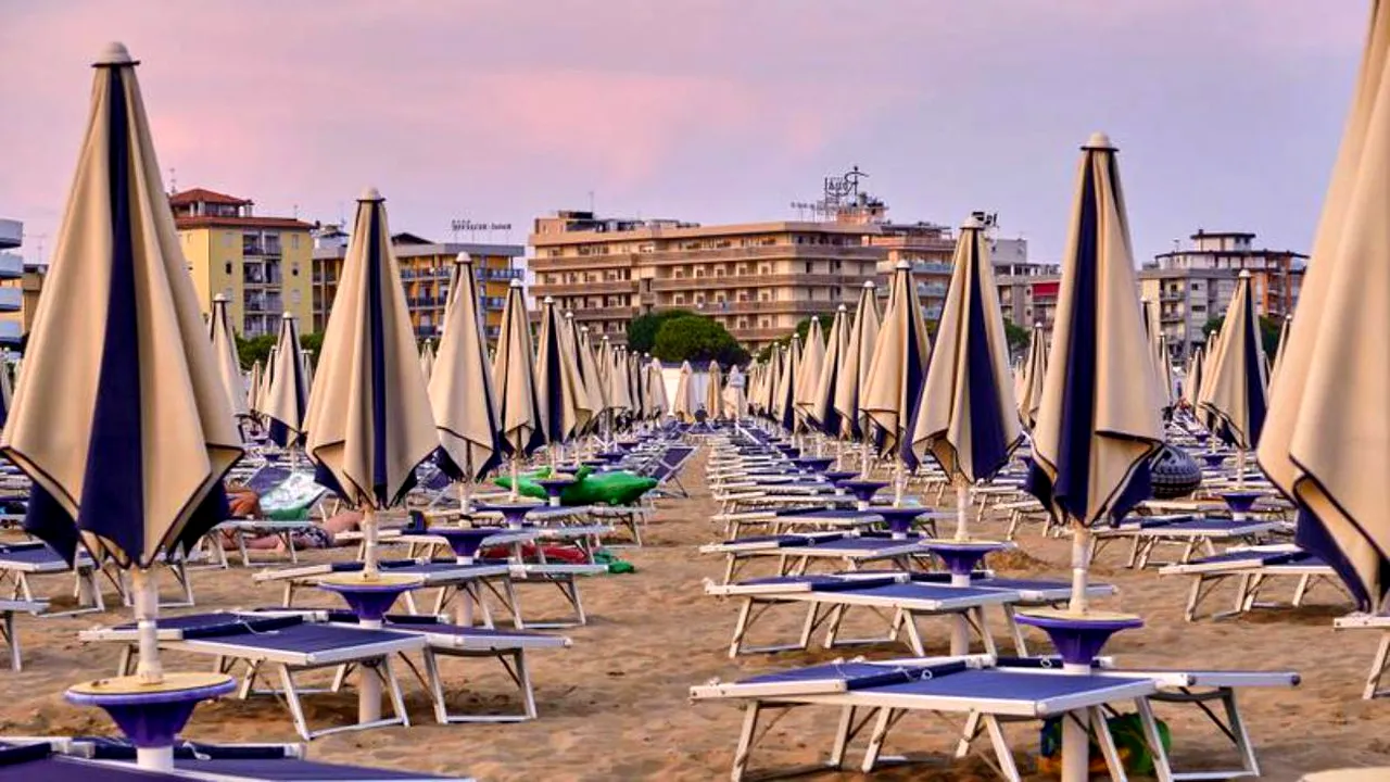 Ce spun autoritățile despre problemele cu plaja de la Mamaia: Noi am construit pentru viitor, nu pentru prezent