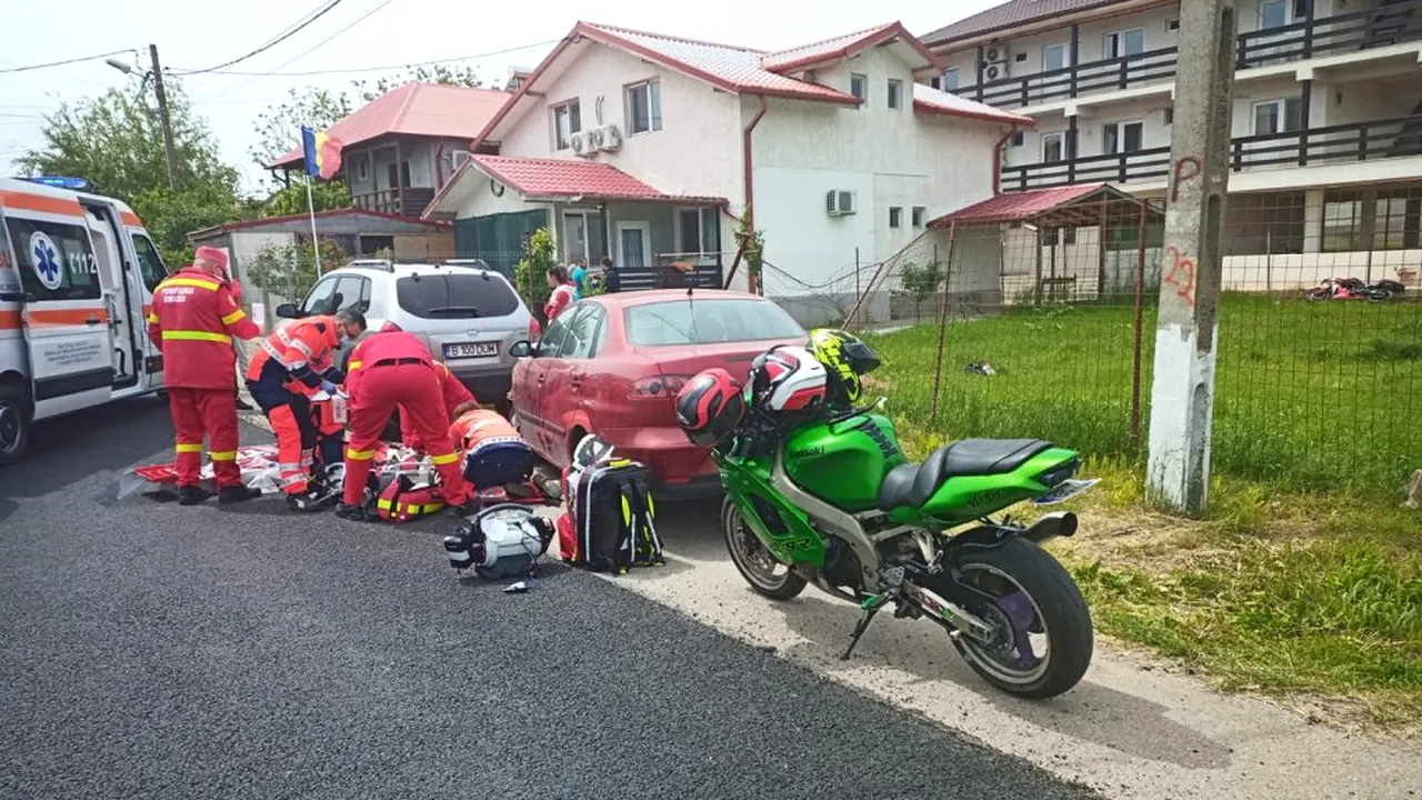 Un motociclist din Galați, aflat sub influenţa alcoolului, s-a dezechilibrat și a intrat într-o mașină care circula pe contrasens. În ce stare e bărbatul