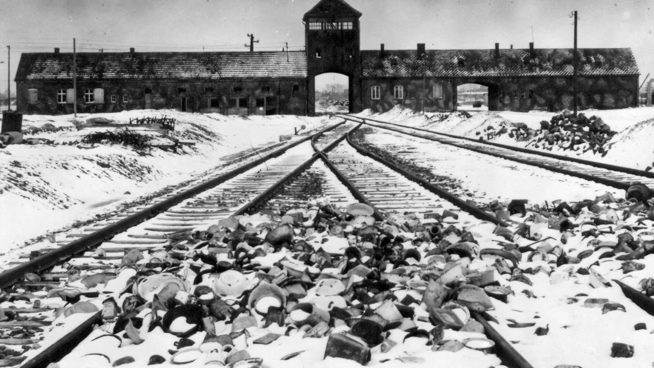 Un presupus gardian de la Auschwitz, în vârstă de 93 de ani, a fost arestat în Germania