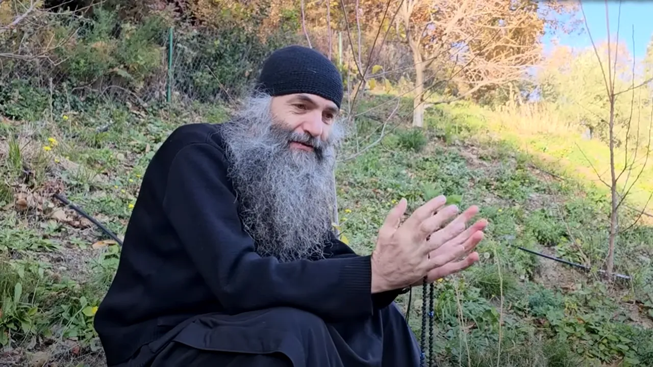 Cum se ține, de fapt, Postul Crăciunului. Sfaturile părintelui PIMEN: „Nu trebuie să ne ducem după diete speciale”