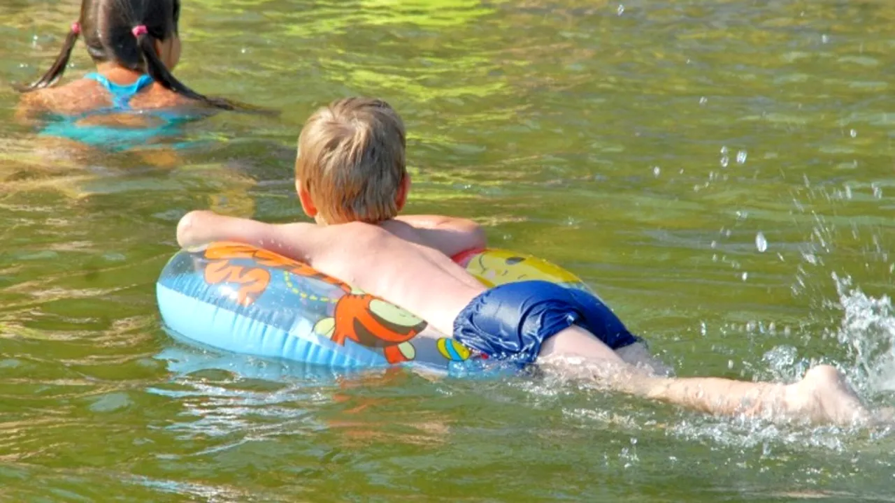 Copil de 7 ani, mort după ce s-a infectat cu o amibă care se hrănește cu creierul uman