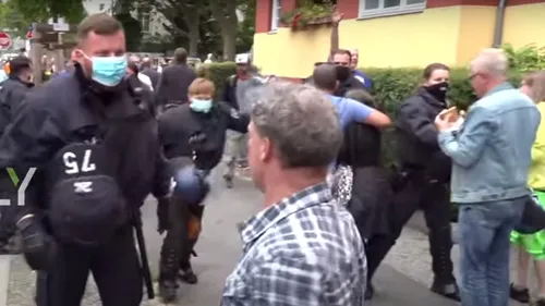 Germania. Ciocniri violente între manifestanți și forțele de ordine după ce protestele împotriva restricțiilor anti-Covid au fost declarate ilegale