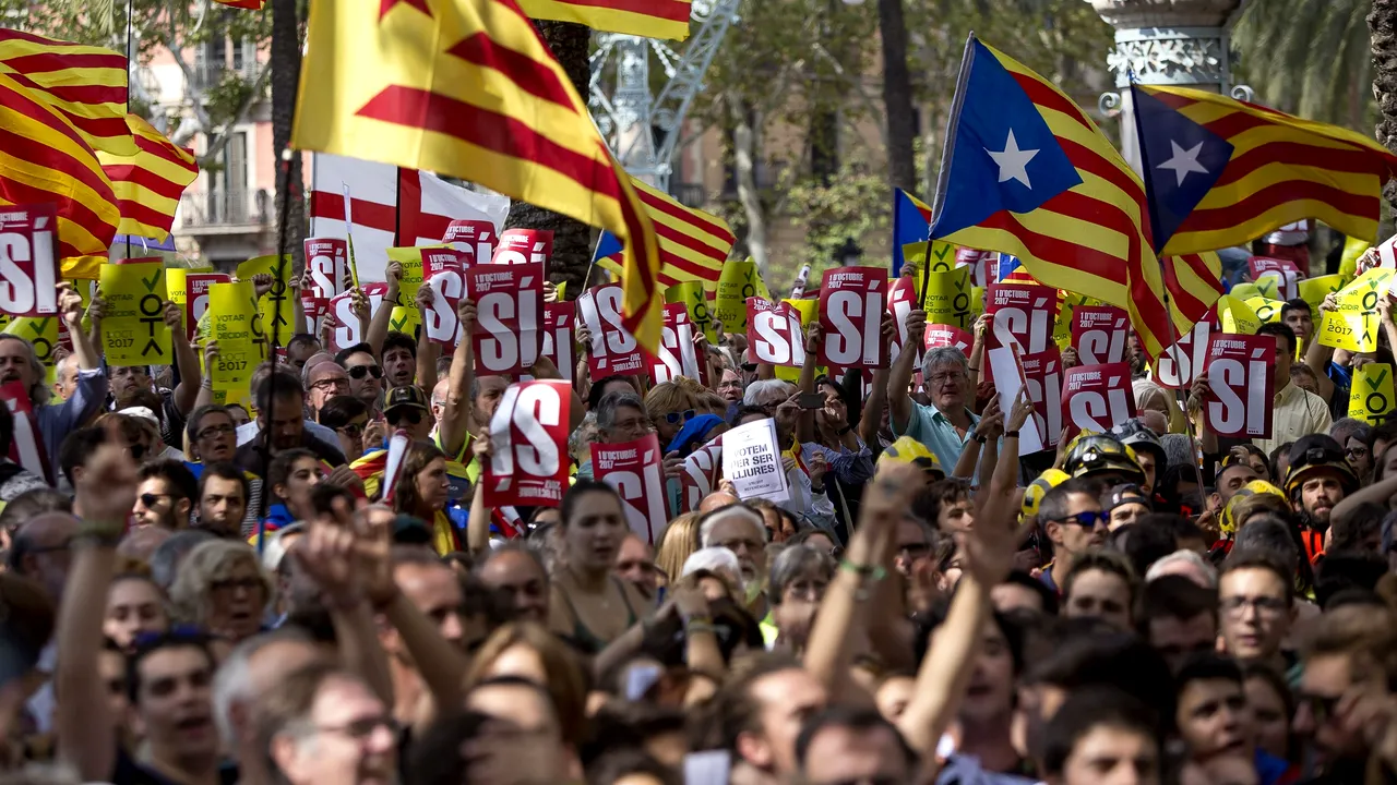 Înainte de expirarea termenului dat de Madrid, liderul Cataloniei reacționează la ultimatumul Guvernului Spaniei. Apelul pe care îl fac separatiștii